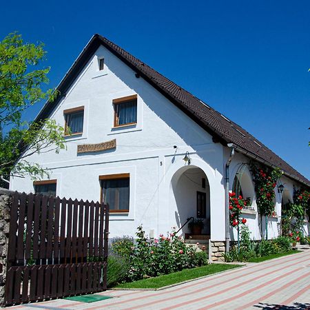 Banoporta Hotel Koveskal Exterior photo