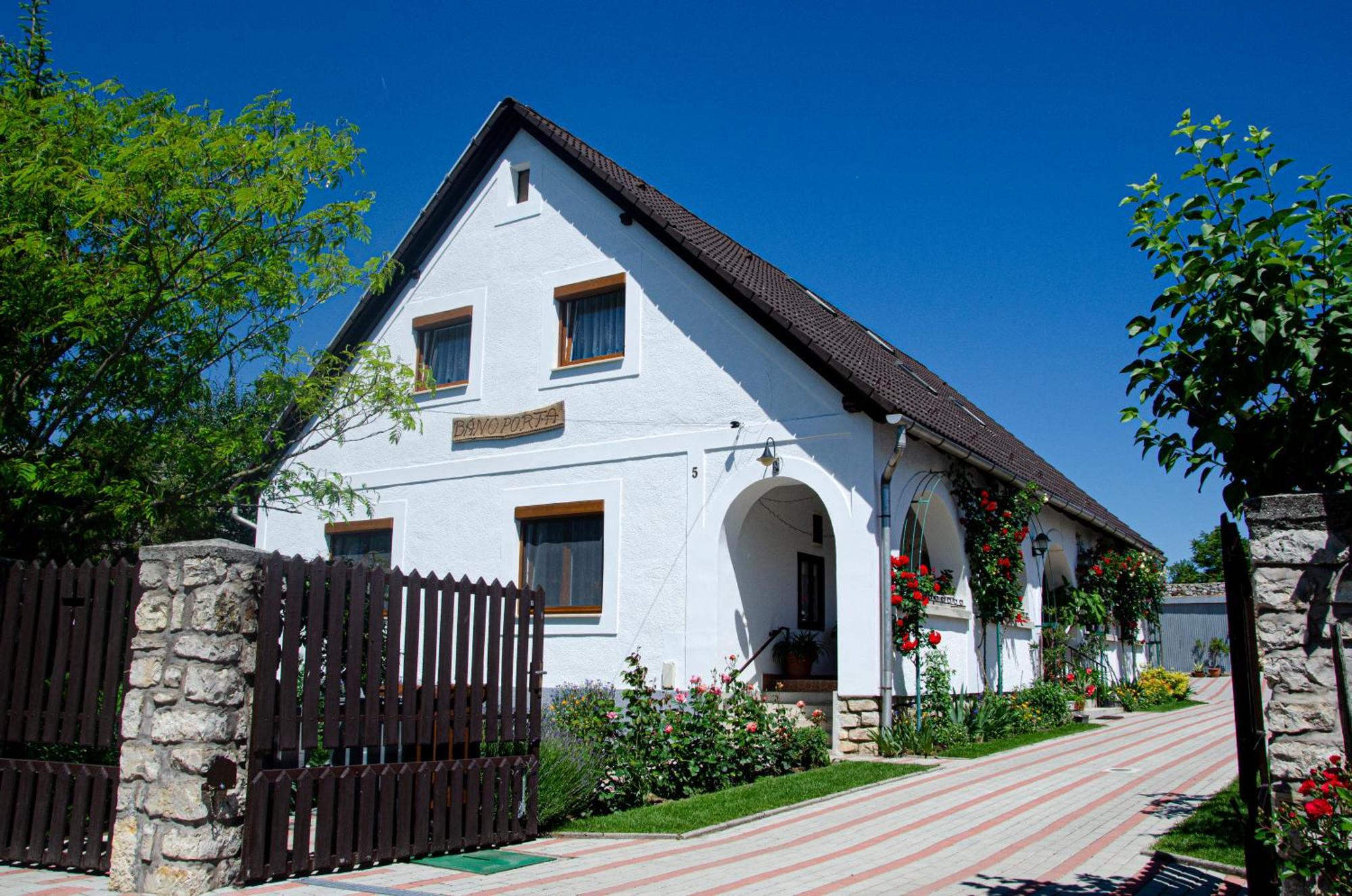 Banoporta Hotel Koveskal Exterior photo