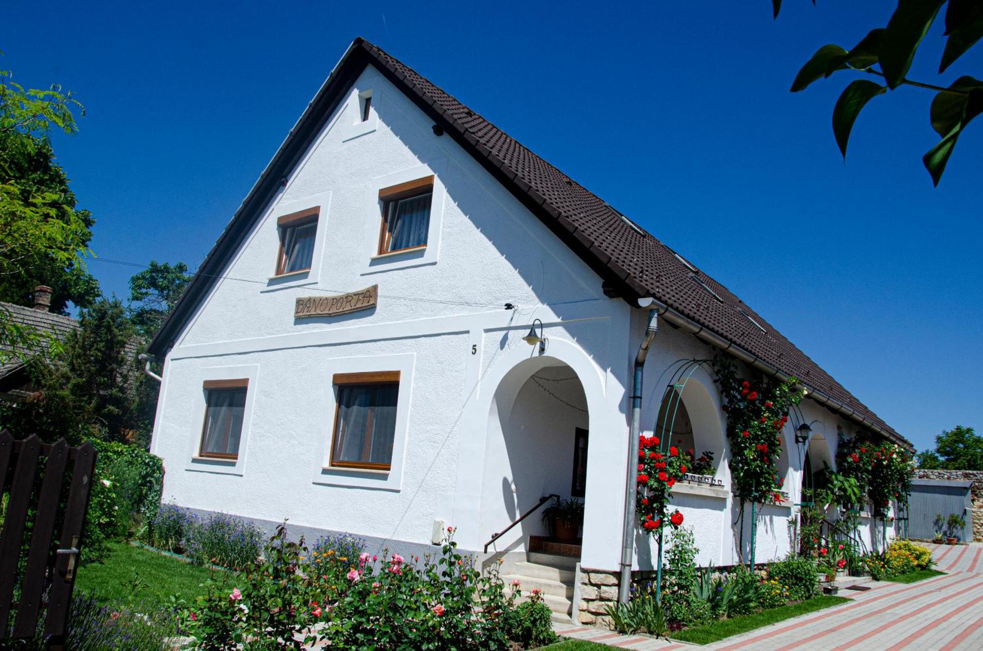 Banoporta Hotel Koveskal Exterior photo